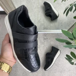 Sort sko med god velcro åbning