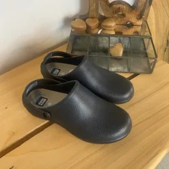 Sort skridsikker clog træsko