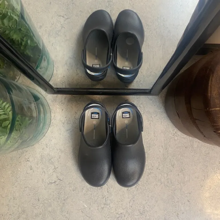 Sort skridsikker clog træsko