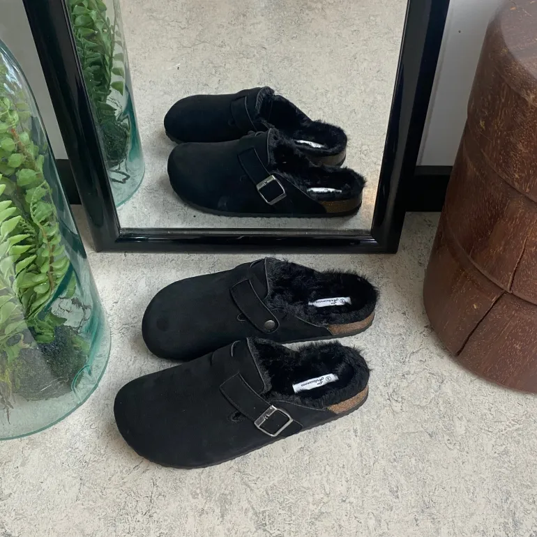 Sort Slip on hjemmesko