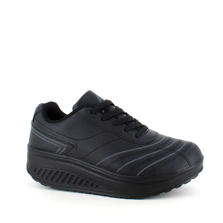 Sort sportssko med svangstøtte og gængesål.