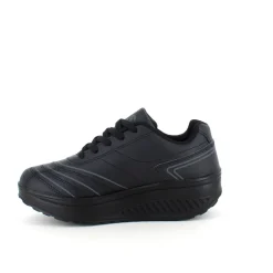 Sort sportssko med svangstøtte og gængesål.