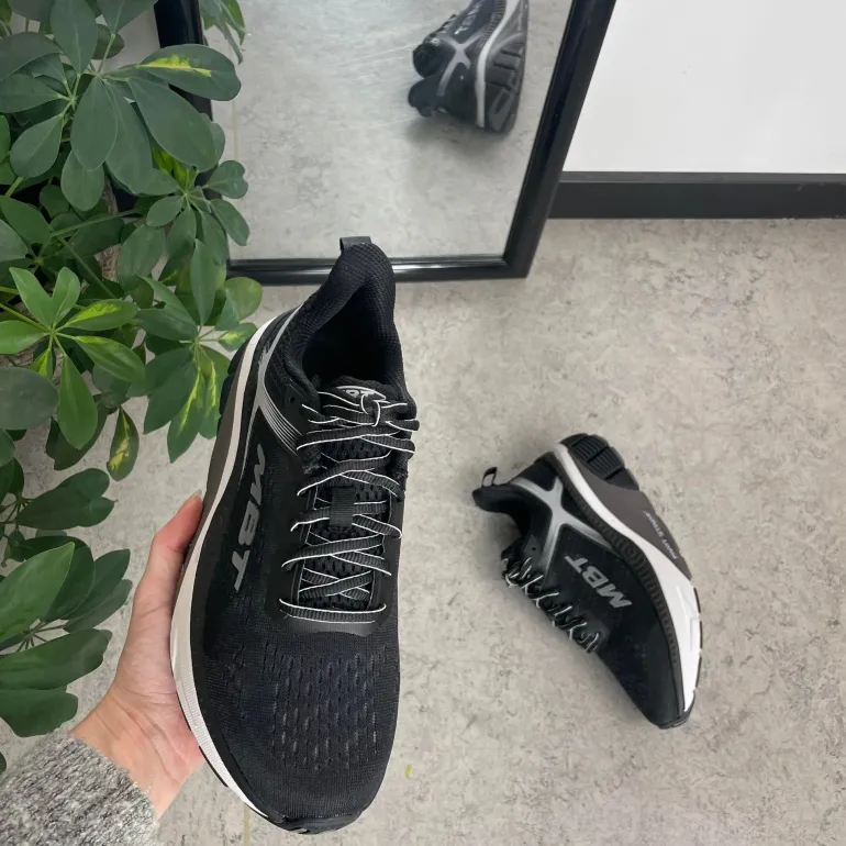 Sort stødabsorende sko fra MBT, MBT Z-3000