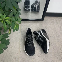 Sort stødabsorende sko fra MBT, MBT Z-3000