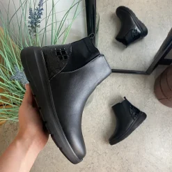 Sort støvle med lynlås