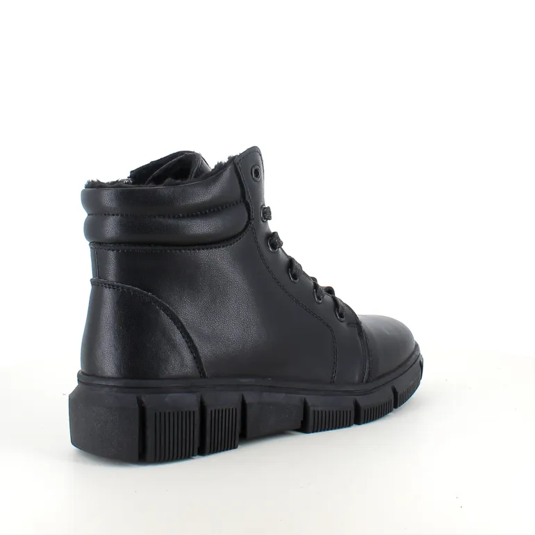 Sort støvle med stødabsorberende sål
