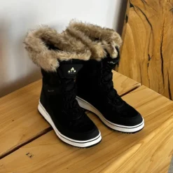 Sort vandtæt vinterstøvle fra Whistler med pels kant