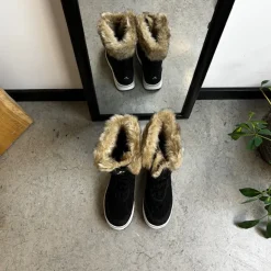 Sort vandtæt vinterstøvle fra Whistler med pels kant