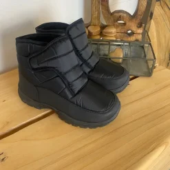 Sort vatteret støvle med velcroåbning