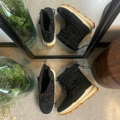 Sort vinterstøvle med lækkert blødt for