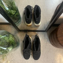 Sort vinterstøvle med lækkert blødt for