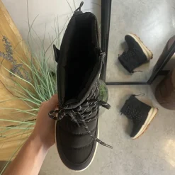 Sort vinterstøvle med lækkert blødt for