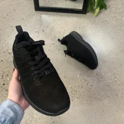 Sorte Gaitline sneakers i nubuch skind