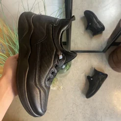 Sorte herresko, lette at træde i.