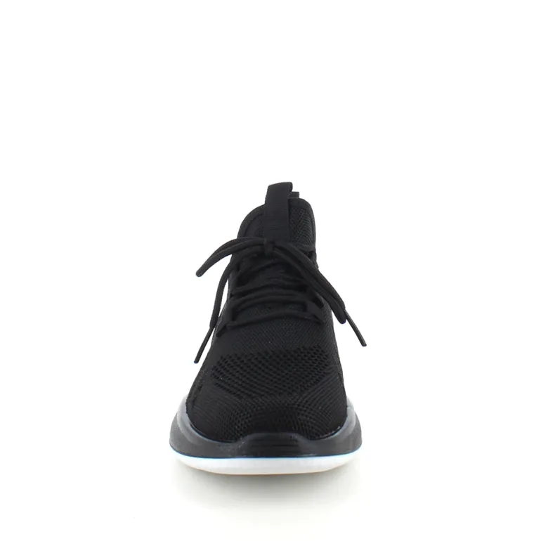 Sorte strikkede slip on sko med en fast kant i åbningen.