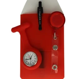 Sygeplejeur med lommebeskytter og nøglering