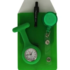 Sygeplejeur med lommebeskytter og nøglering