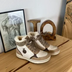 Taupe vinterstøvle med snørebånd