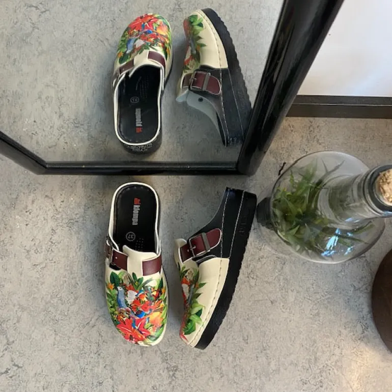 Træsko med papegøjeprint