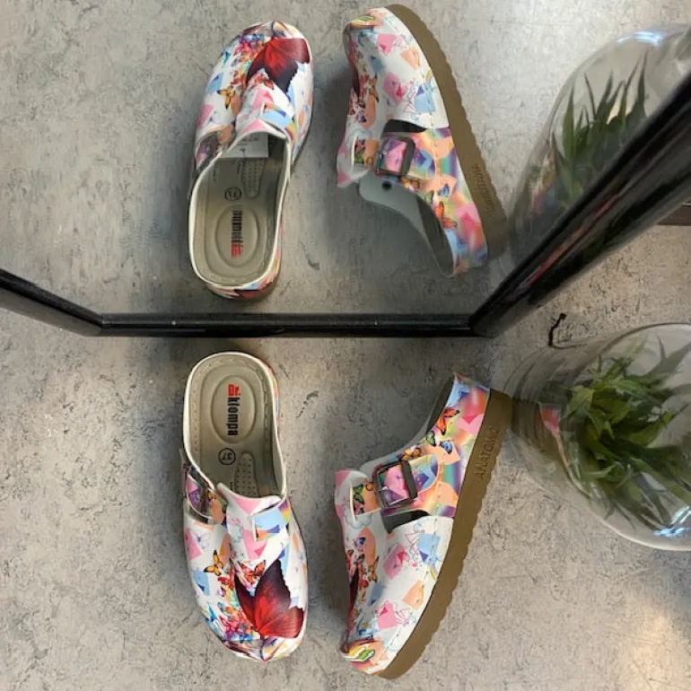 Træsko med sommerfugleprint