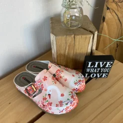 Træsko med svaneprint