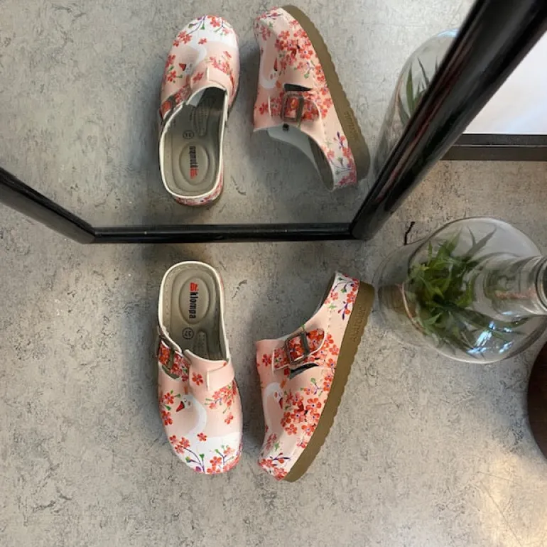 Træsko med svaneprint