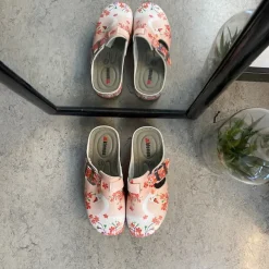 Træsko med svaneprint