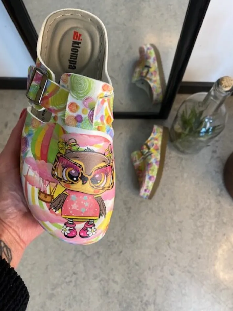 Træsko med ugleprint