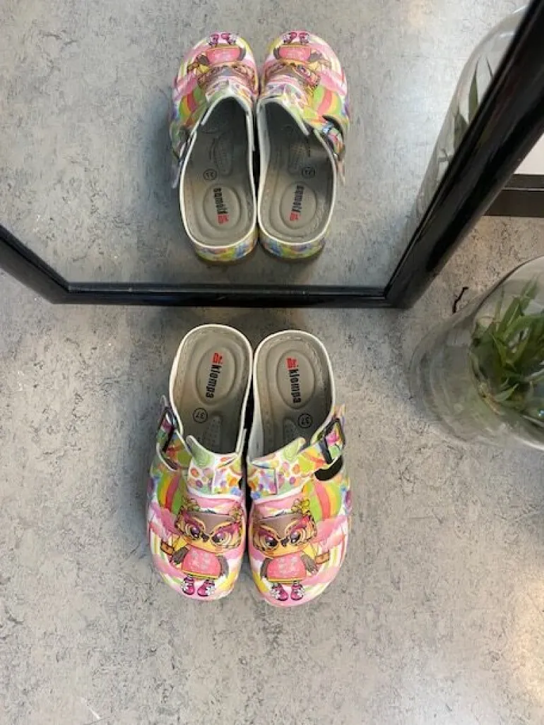 Træsko med ugleprint