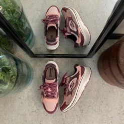 Ultra let sko fra Skechers ned nasser af stødabsorbering