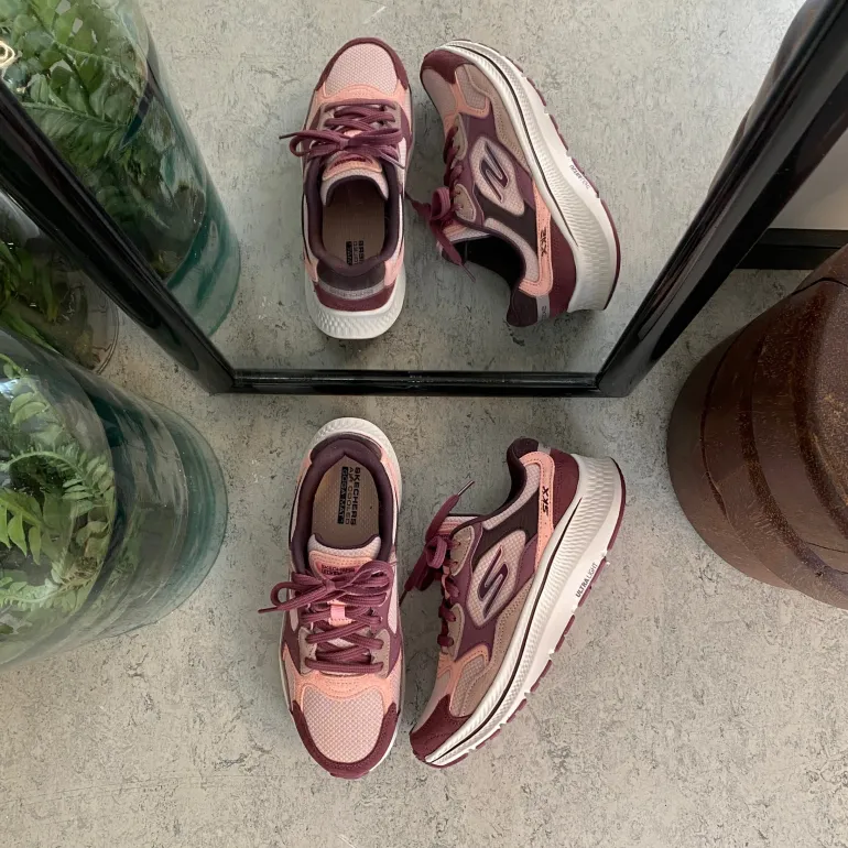 Ultra let sko fra Skechers ned nasser af stødabsorbering