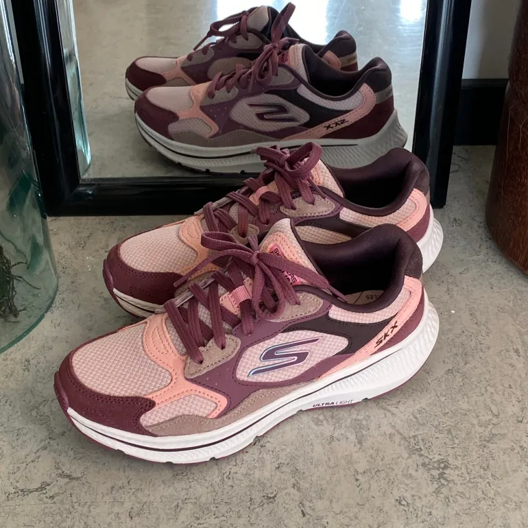 Ultra let sko fra Skechers ned nasser af stødabsorbering