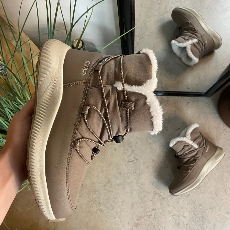 Vandafvisende beige vinterstøvle fra CMP med elastiksnøre