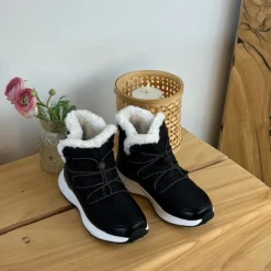 Vandafvisende sort vinterstøvle fra CMP med elastiksnøre