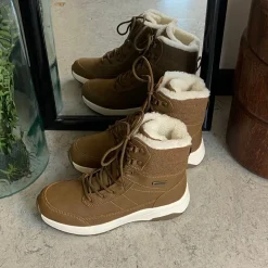 Vandtæt, brun vinterstøvle med fleece for