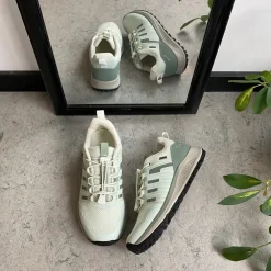 Vandtæt, mintgrøn letvægtssko fra Green Comfort med god svangstøtte.