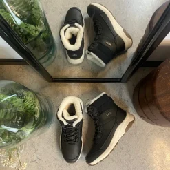 Vandtæt, sort vinterstøvle med fleece for