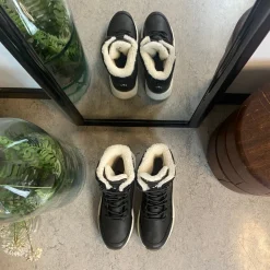 Vandtæt, sort vinterstøvle med fleece for