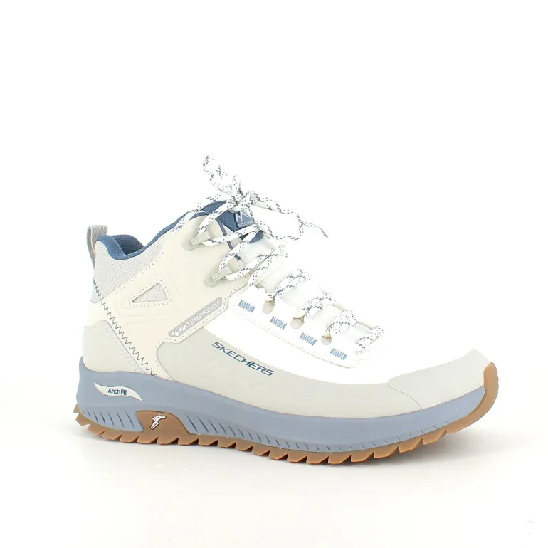 Vandtæt støvle fra Skechers med god svangstøtte.