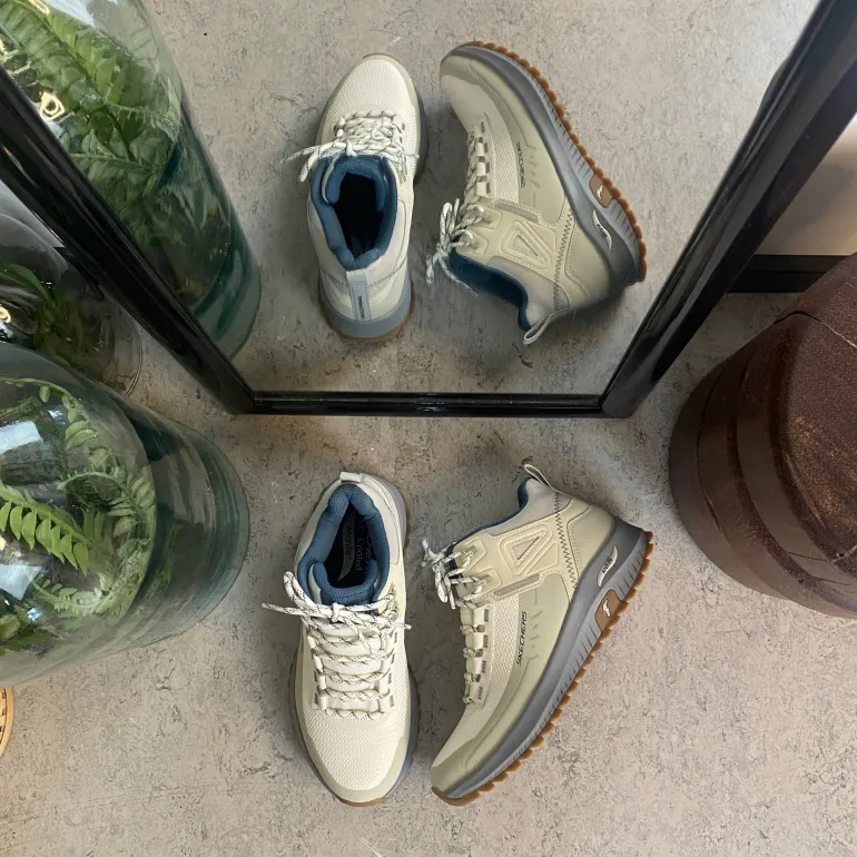 Vandtæt støvle fra Skechers med god svangstøtte.