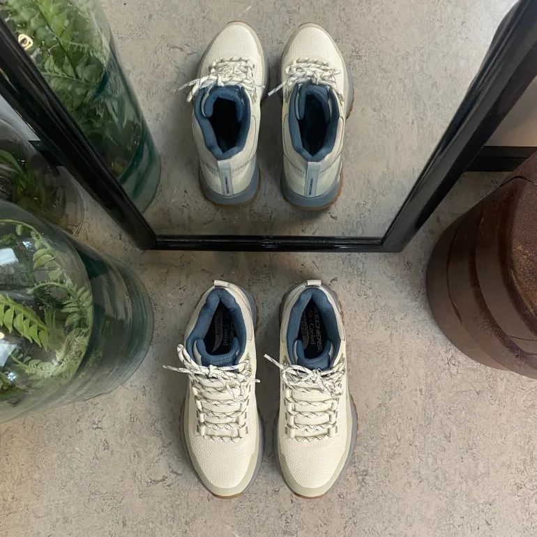 Vandtæt støvle fra Skechers med god svangstøtte.