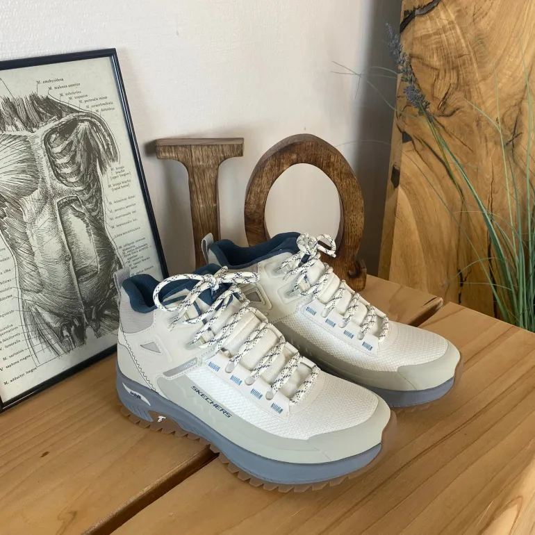 Vandtæt støvle fra Skechers med god svangstøtte.