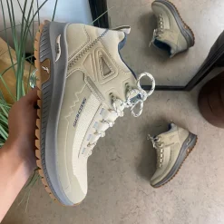 Vandtæt støvle fra Skechers med god svangstøtte.