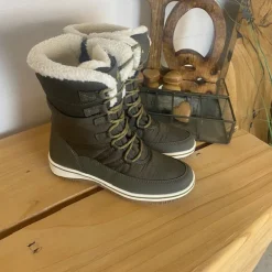 Vandtæt Whistler vinterstøvle med snøre og lynlås.