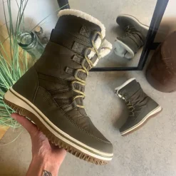 Vandtæt Whistler vinterstøvle med snøre og lynlås.