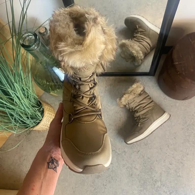 Vinterstøvle fra Whistler med pelskant og varmt for