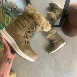 Vinterstøvle fra Whistler med pelskant og varmt for