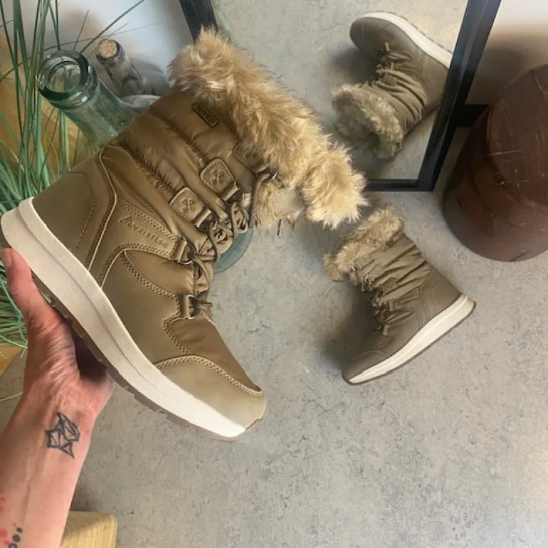 Vinterstøvle fra Whistler med pelskant og varmt for