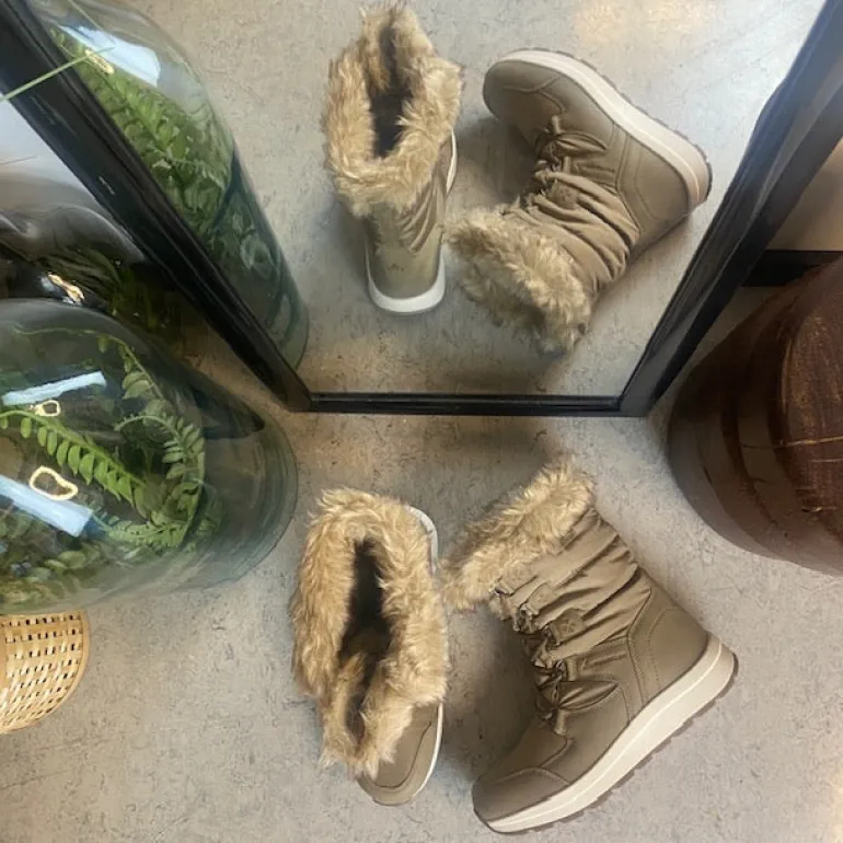 Vinterstøvle fra Whistler med pelskant og varmt for