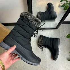 Vinterstøvle med vandtæt gummimembran nederst på støvlen